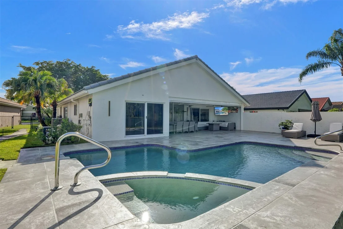 Photo of 11180 Clover Leaf Circle