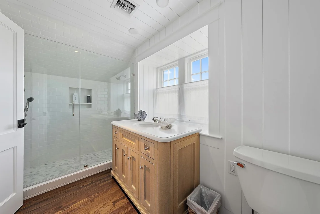 Photo of 142 Seaspray Avenue