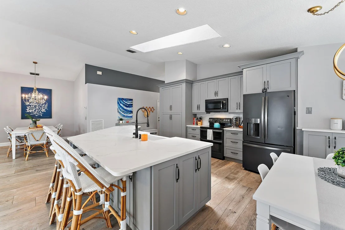 Photo of 6310 Leslie Street