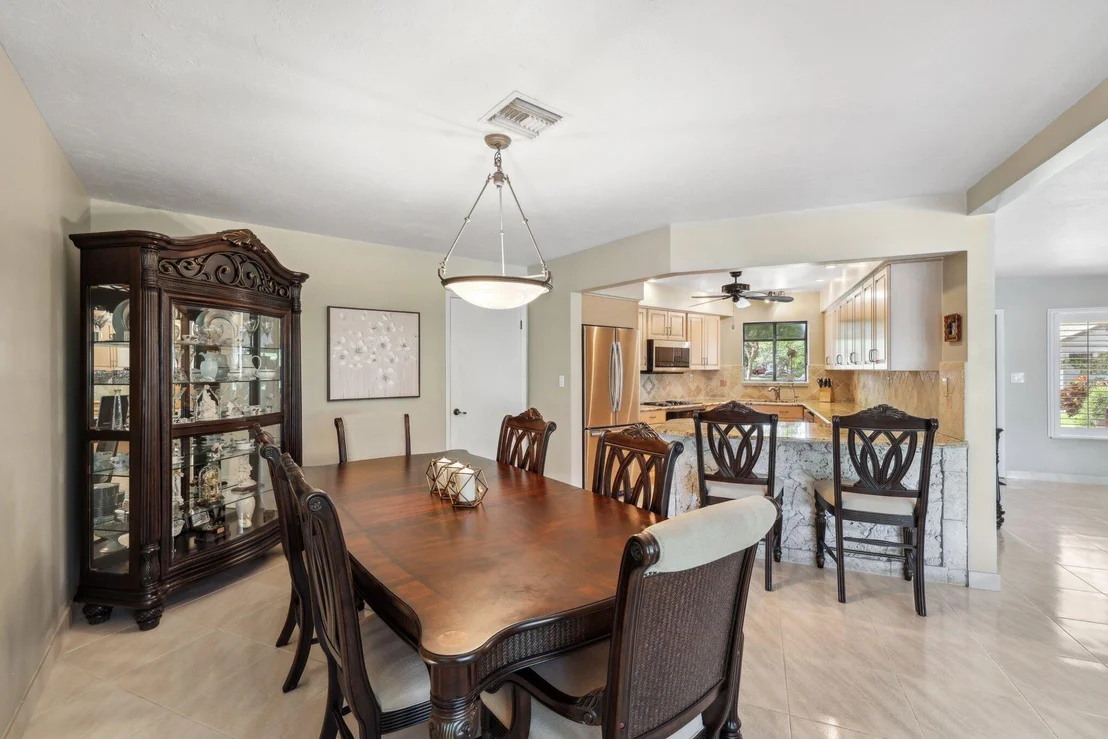 Photo of 910 Banyan Drive
