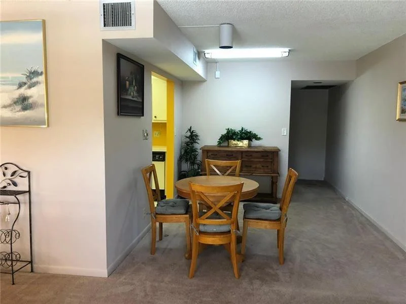 Photo of Unit F2 at 1901 Bermuda Circle