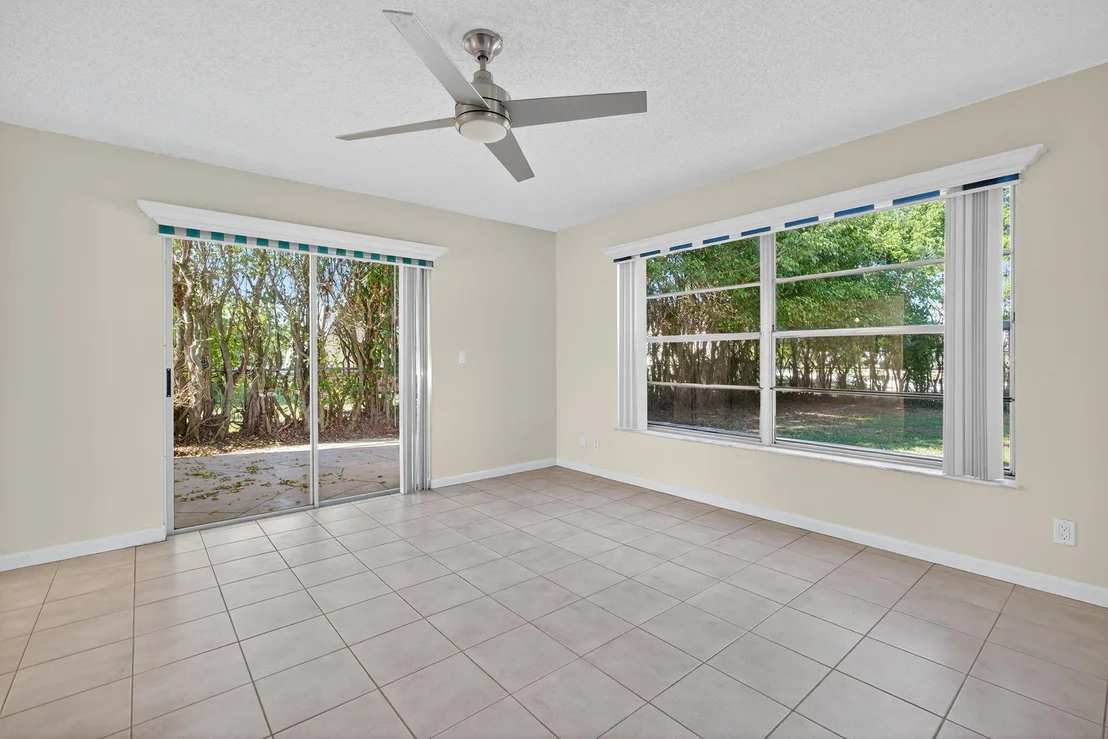 Photo of 130 Lakeside Circle