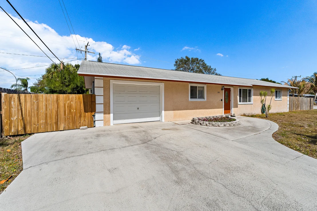 Photo of 815 W Laird Drive