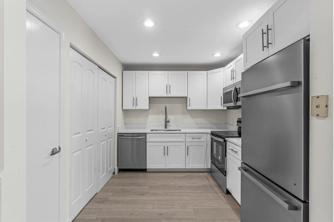 Photo of 1004 Manor Drive
