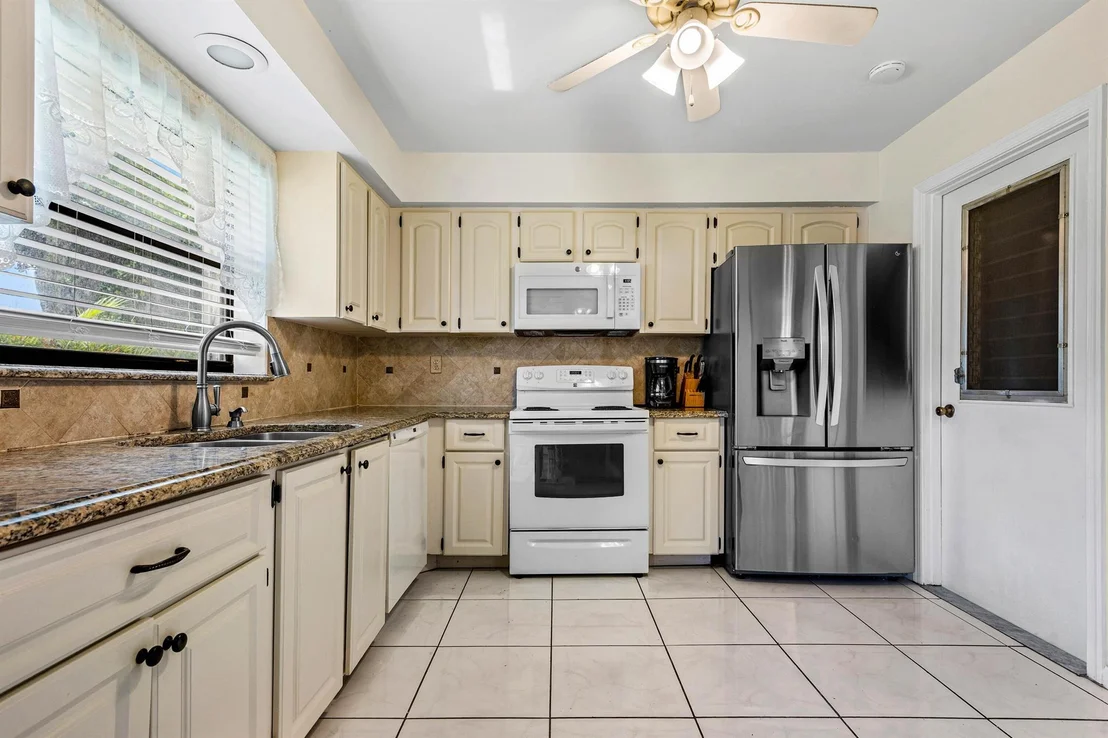 Photo of Unit A at 4350 Pear Tree Circle