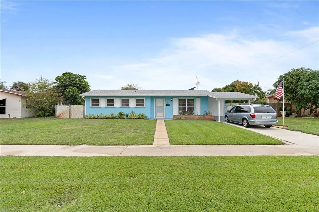 Photo of 325 Henthorne Drive