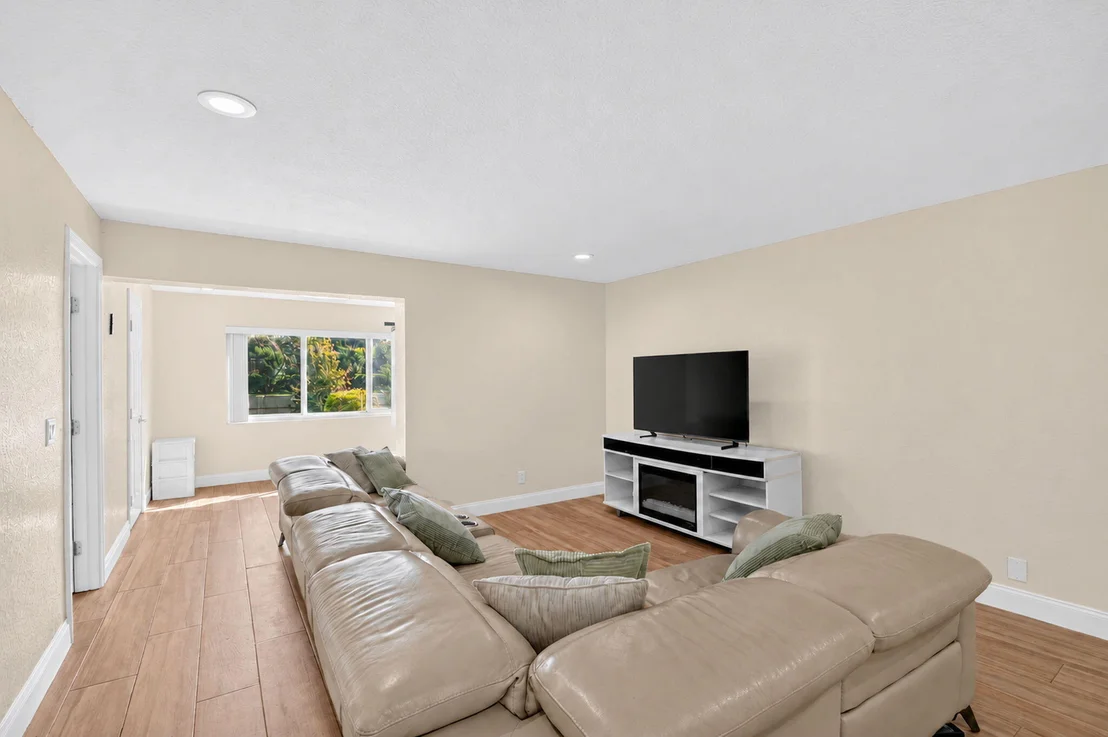 Photo of 7099 PINE MANOR Drive
