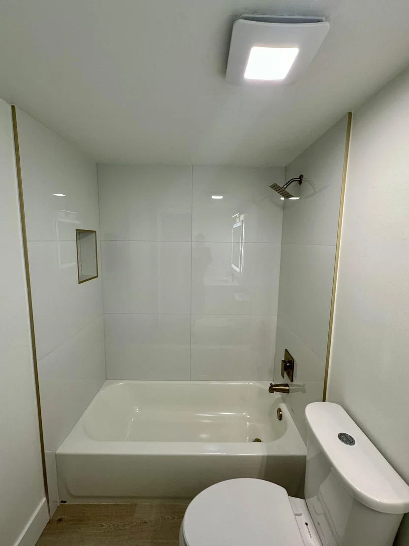 Photo of Unit F405 at 950 Lavers Circle