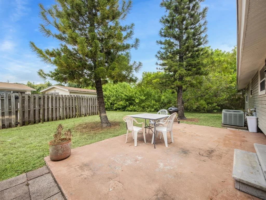 Photo of 5037 Lake Boulevard
