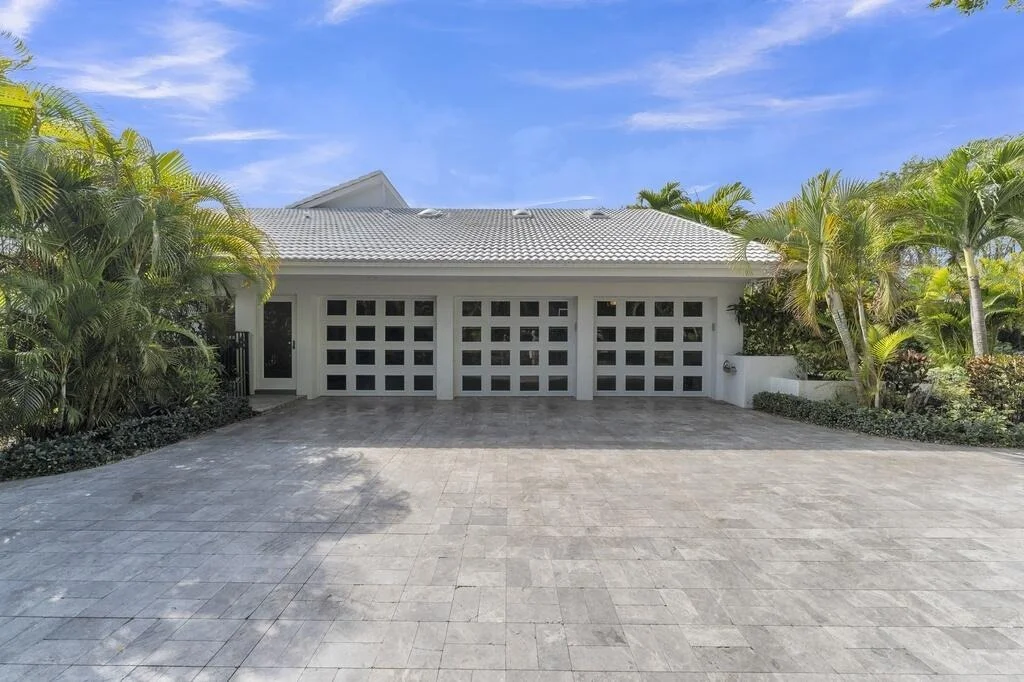 Photo of 355 Oakview Drive