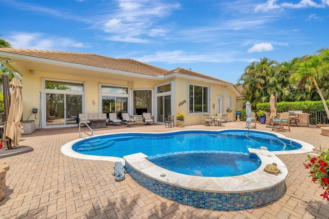 Photo of 699 SW River Bend Circle