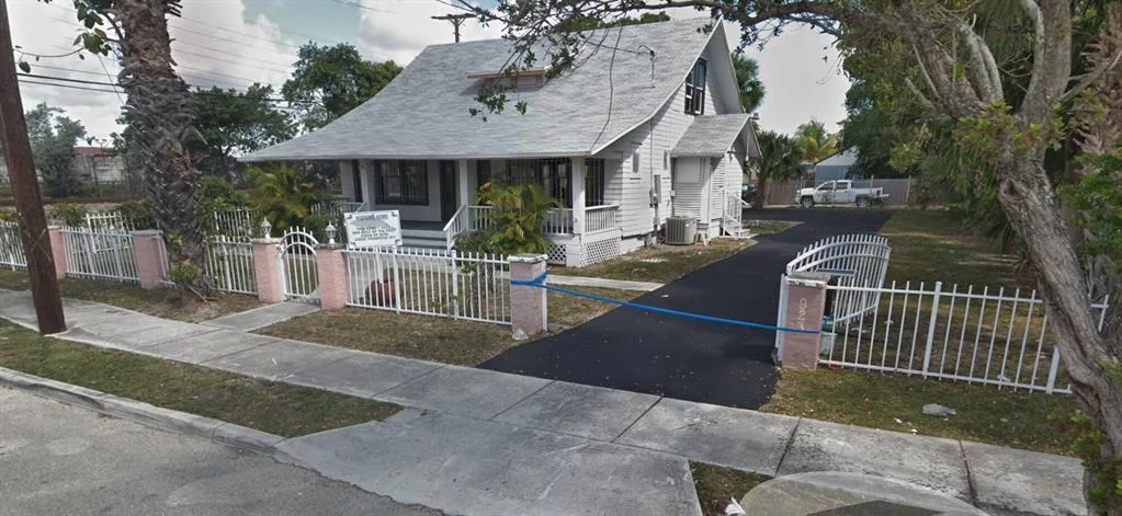 Photo of 923 3rd Street