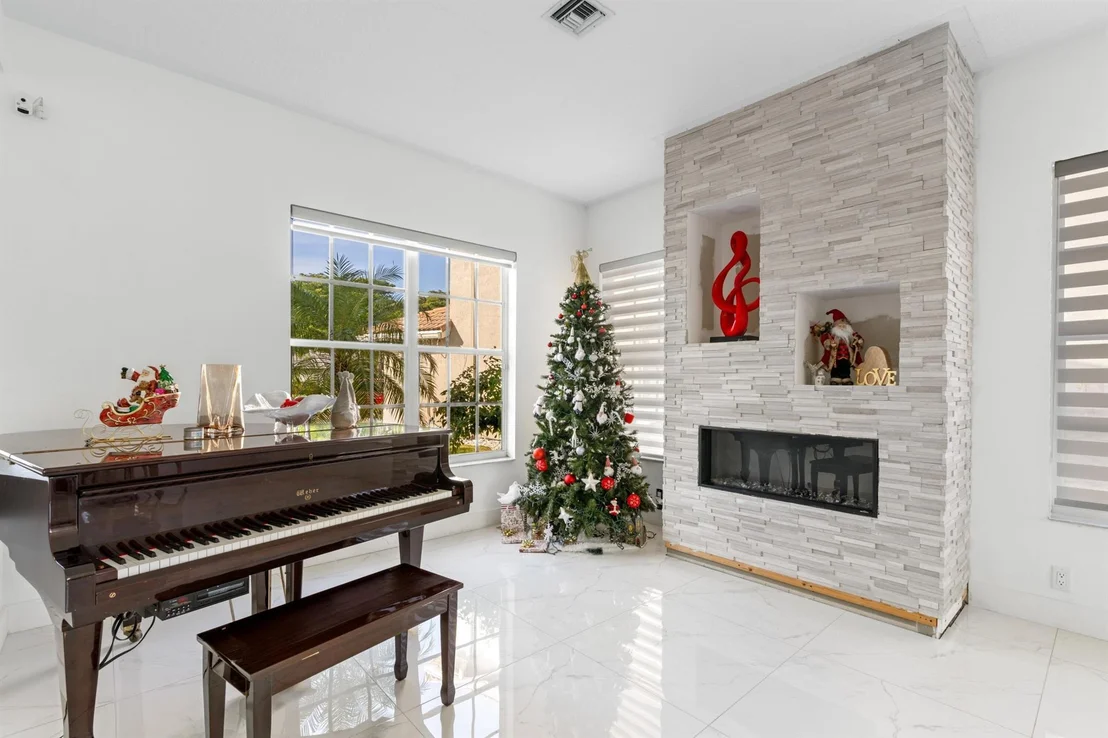 Photo of 22141 Braddock Place