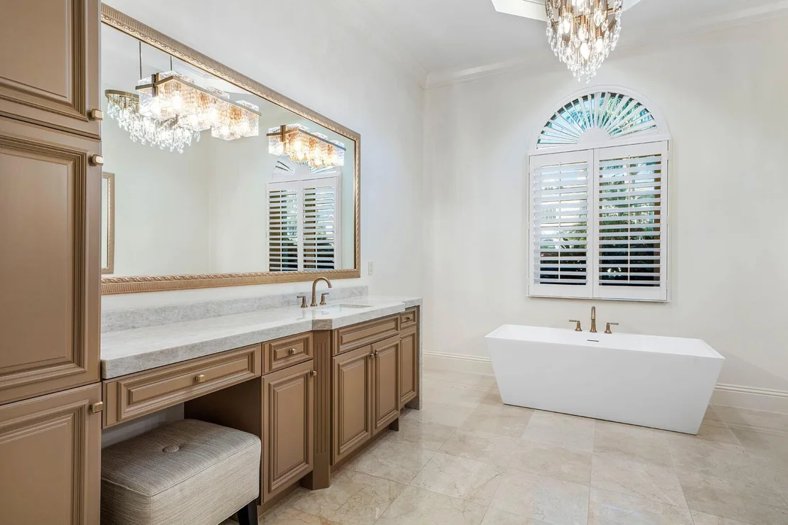 Photo of 384 Royal Palm Way