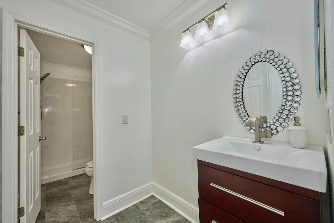 Photo of 1099 W 13th Square
