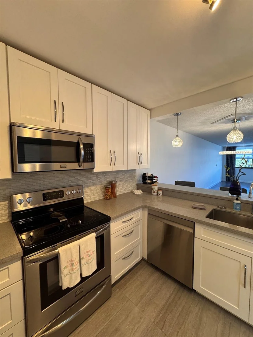 Photo of Unit 403 at 8010 Hampton Boulevard