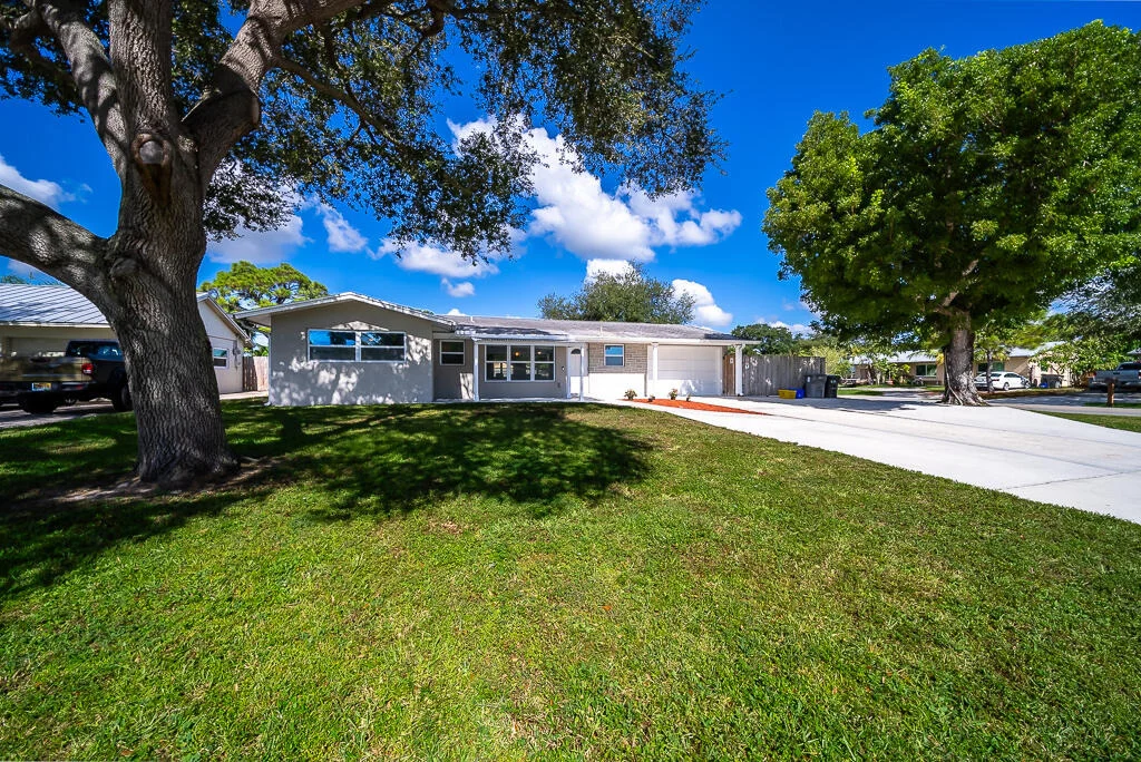 Photo of 425 Erie Drive