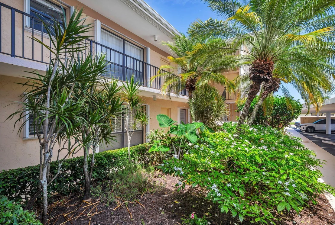 Photo of Unit E at 5 SE Concourse Drive