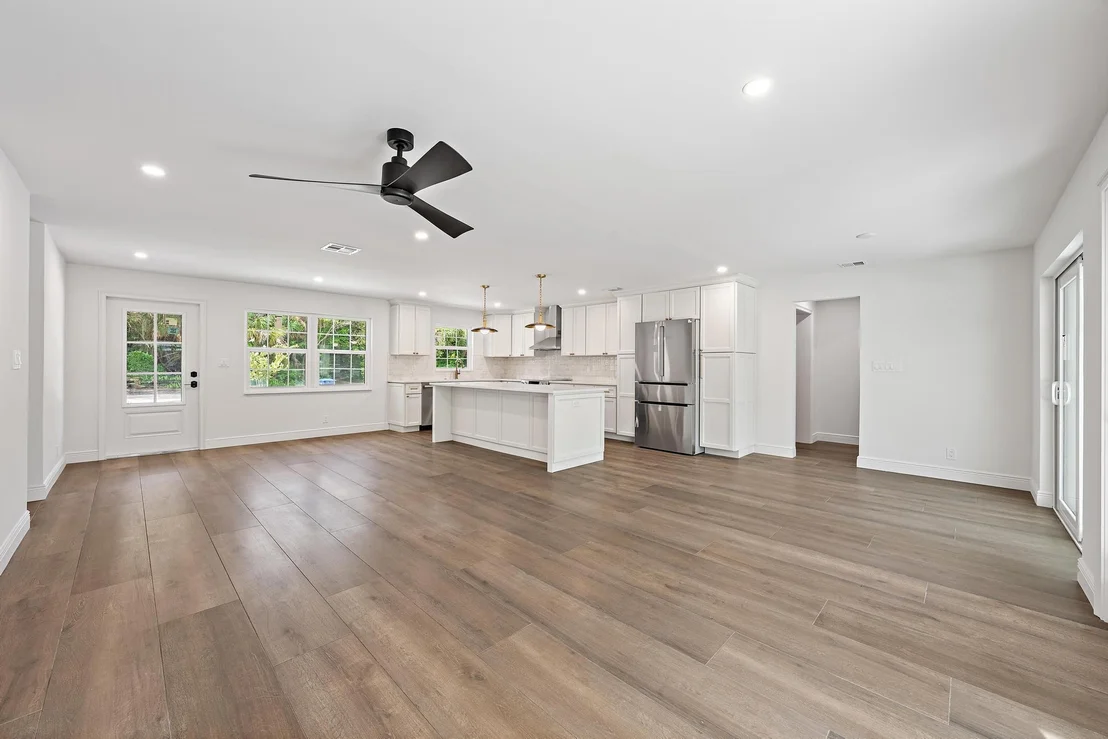Photo of 109 E RIVERSIDE Drive