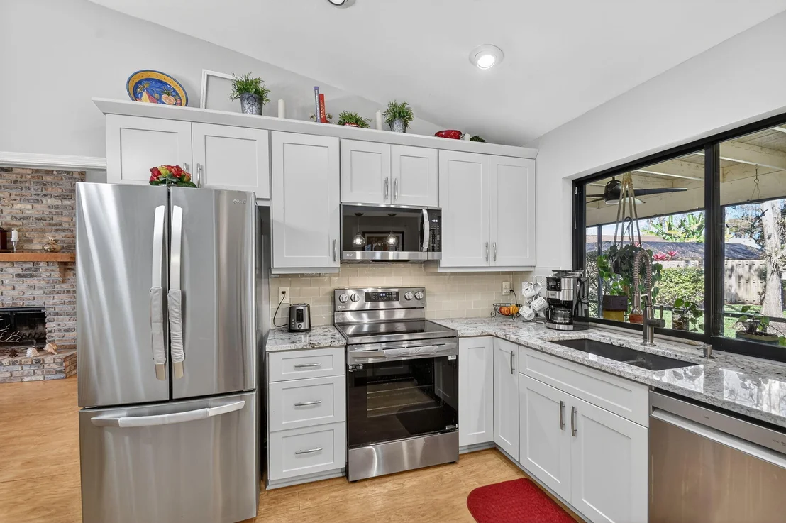Photo of 14059 Aster Avenue