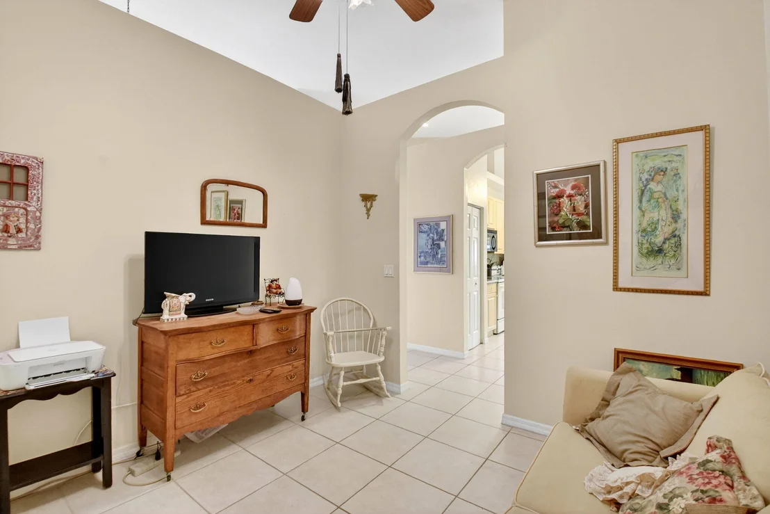Photo of 6276 Heliconia Road