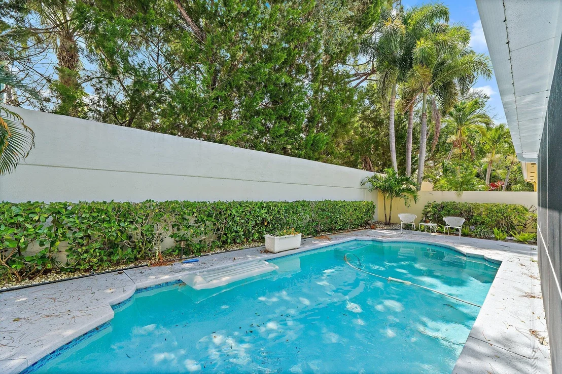 Photo of 188 S HAMPTON Drive