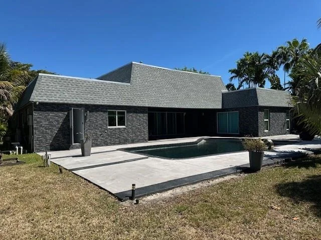 Photo of 1129 W Cypress Drive