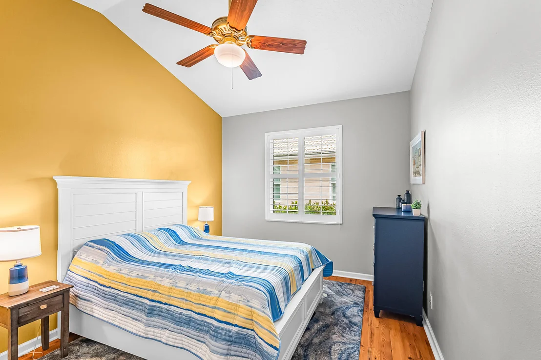 Photo of 590 NW Red Pine Way