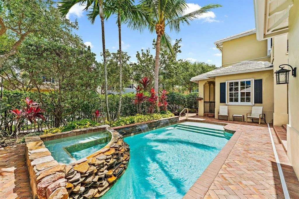 Photo of 231 W Bay Cedar Circle