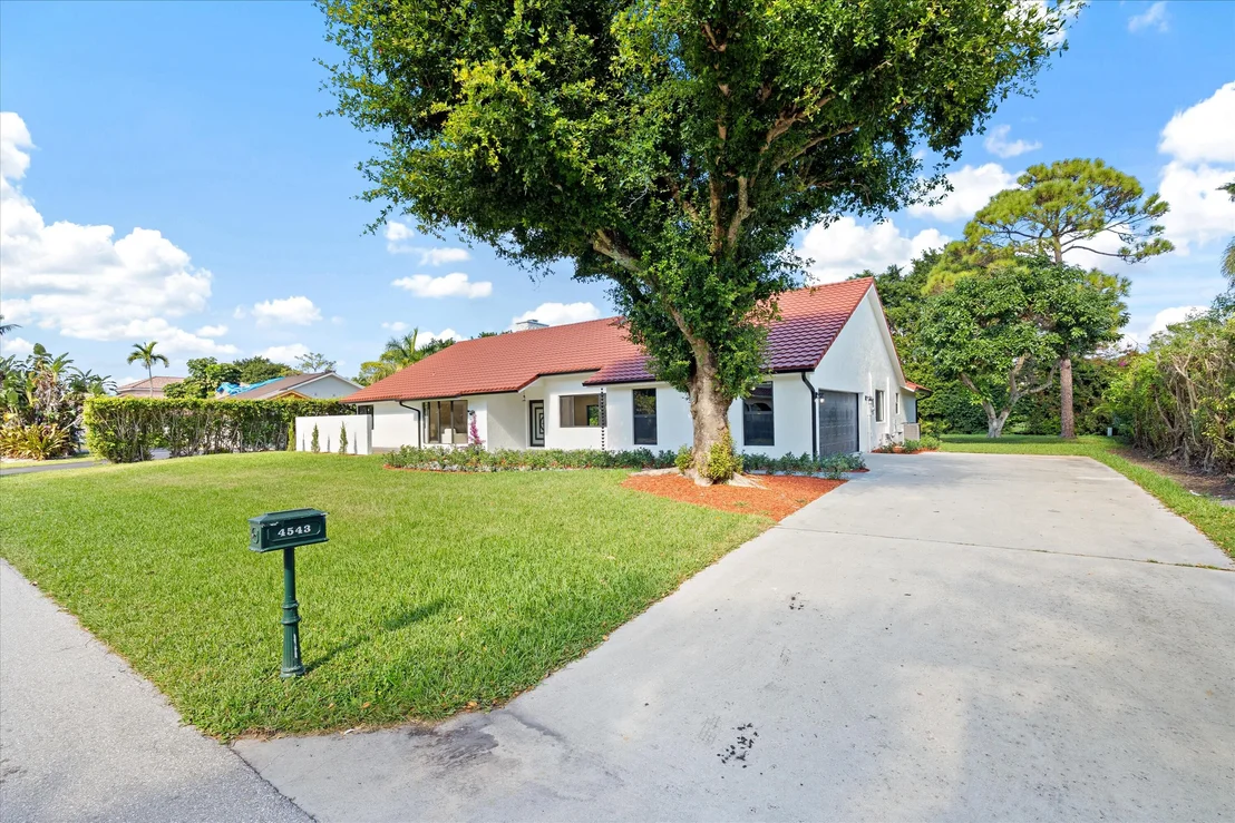 Photo of 4543 Gleneagles Drive