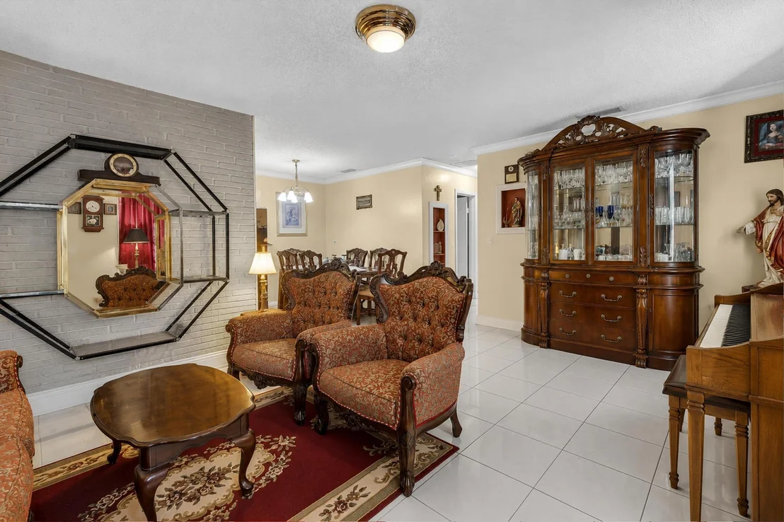 Photo of 2131 Acapulco Drive