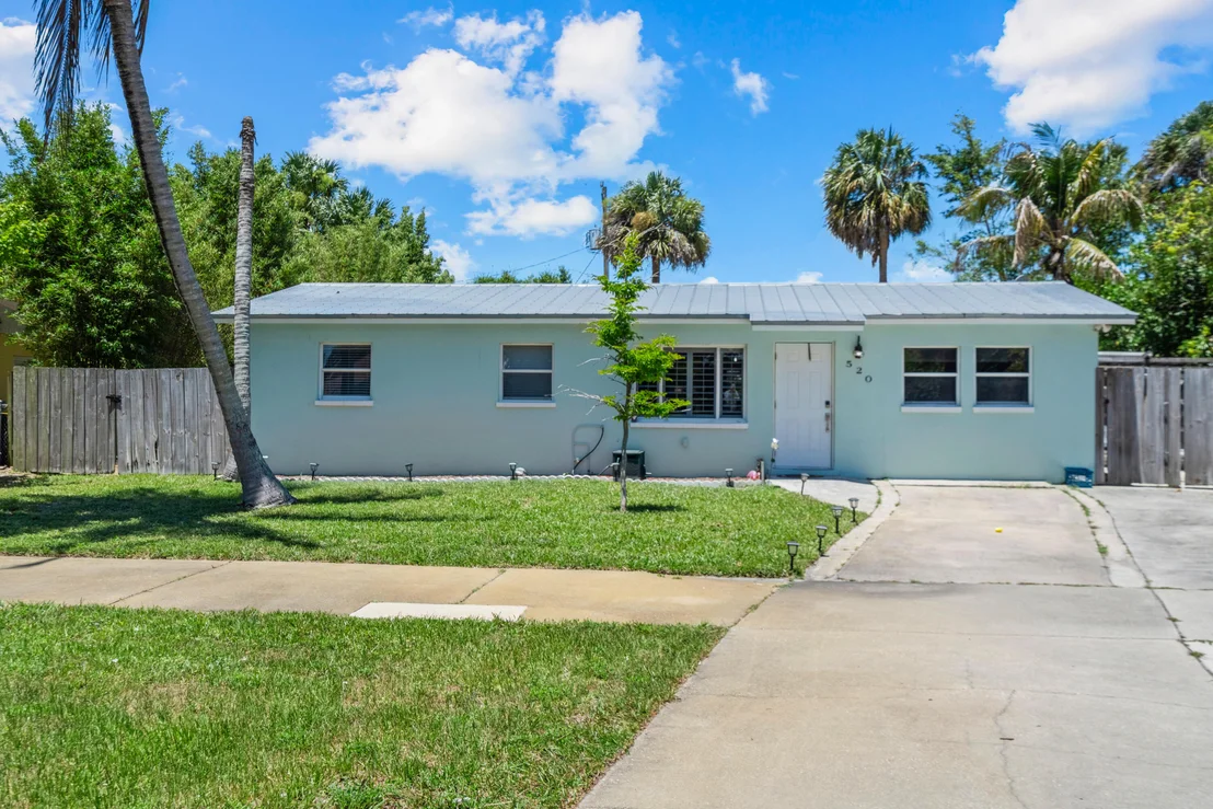 Photo of 520 SE Dolphin Drive