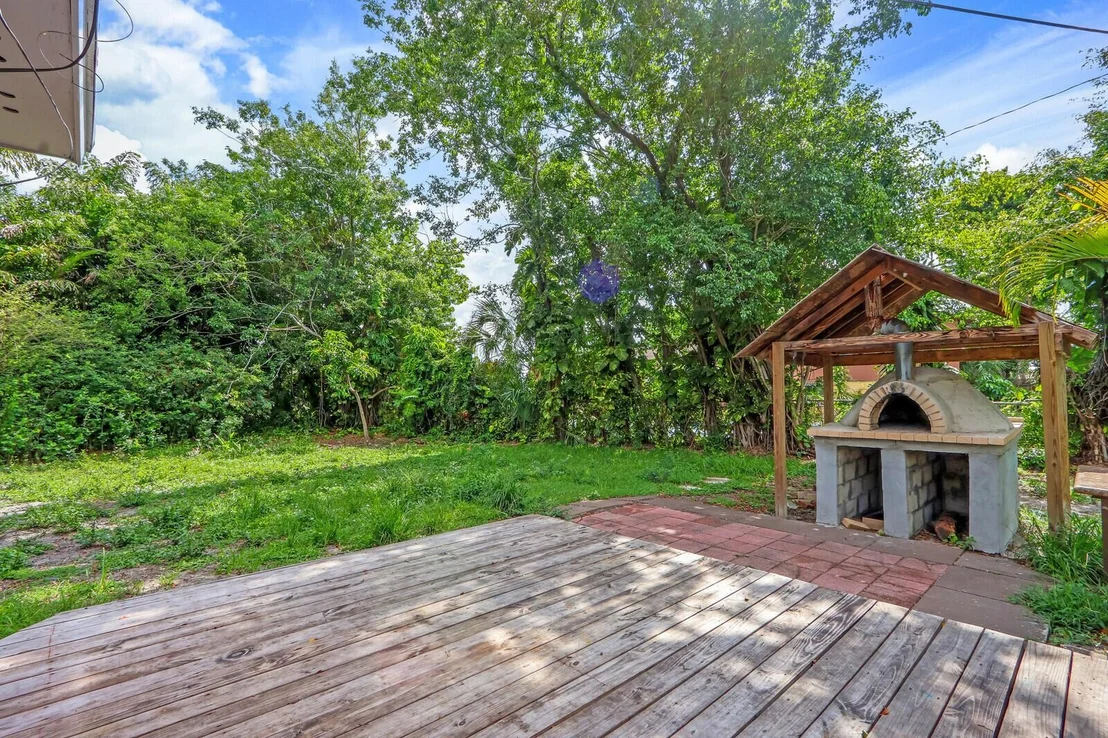 Photo of 809 Poplar Drive