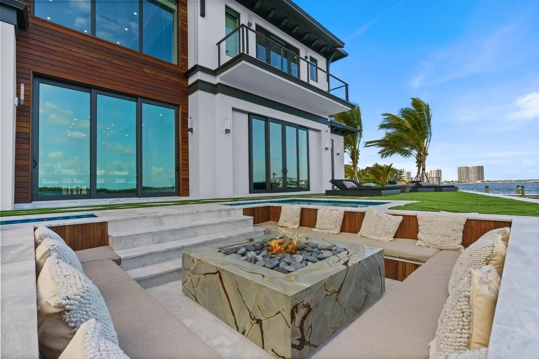 Photo of 712 Lakeside Circle