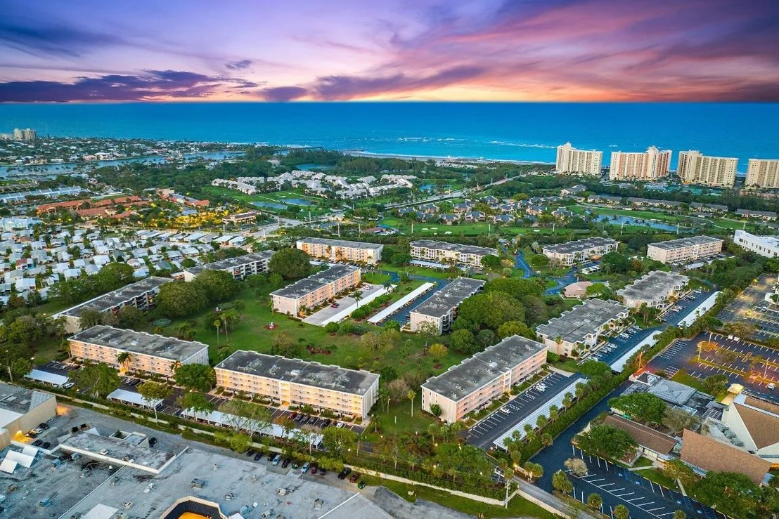 Photo of Unit 203C at 300 N Highway A1a