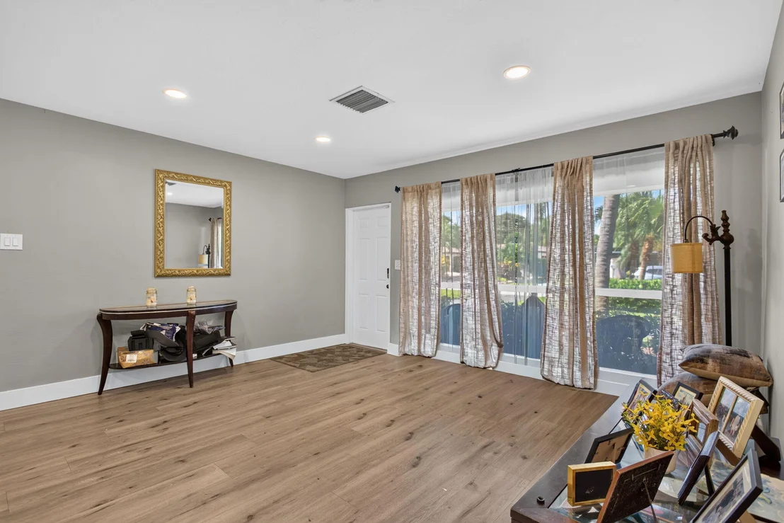 Photo of 2520 SE 5TH Street