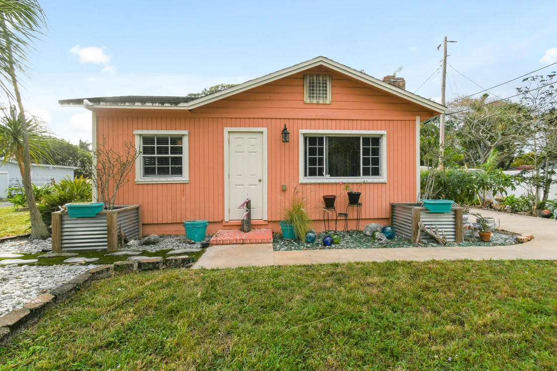 Photo of 302 N Loxahatchee Drive