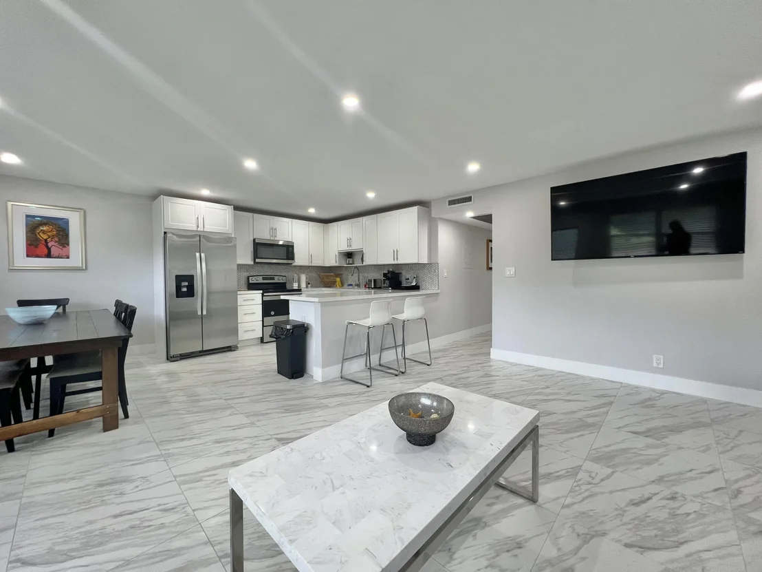 Photo of Unit H2 at 1905 Bermuda Circle