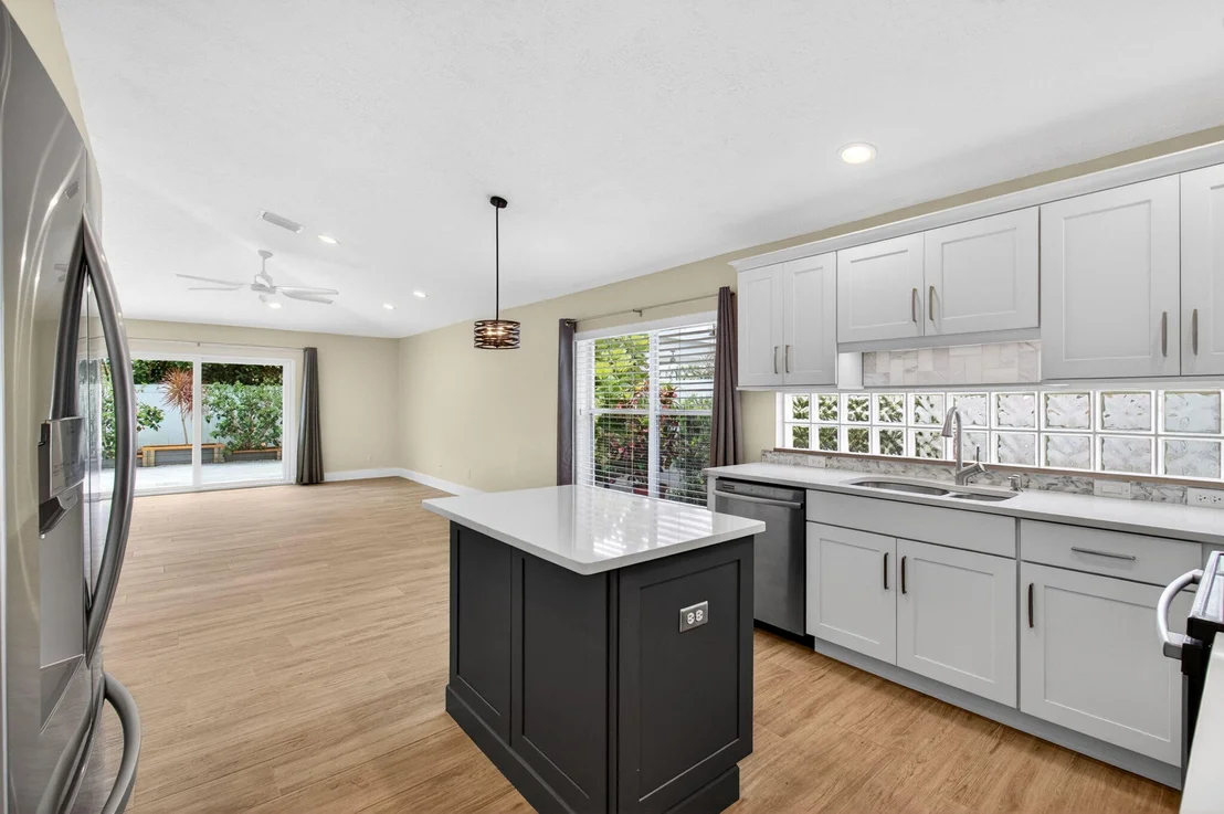 Photo of 1142 Canoe Point