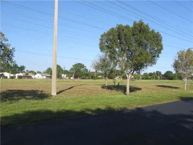 Photo of 5550 Mirror Lakes Boulevard