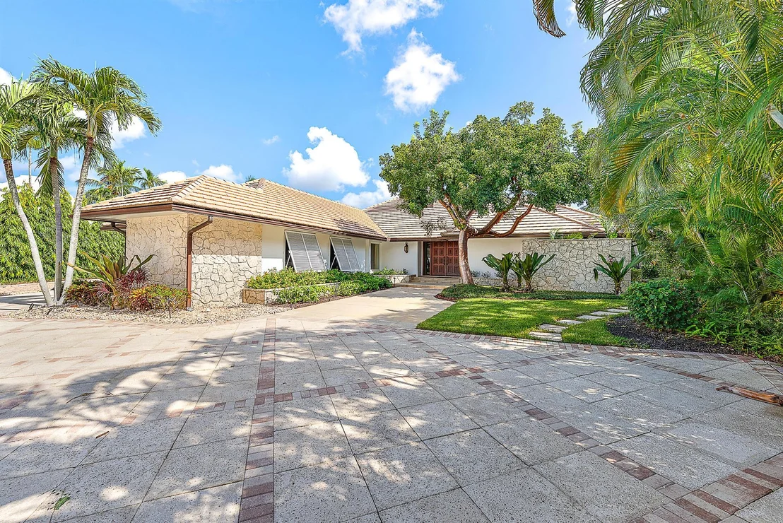 Photo of 231 Commodore Drive