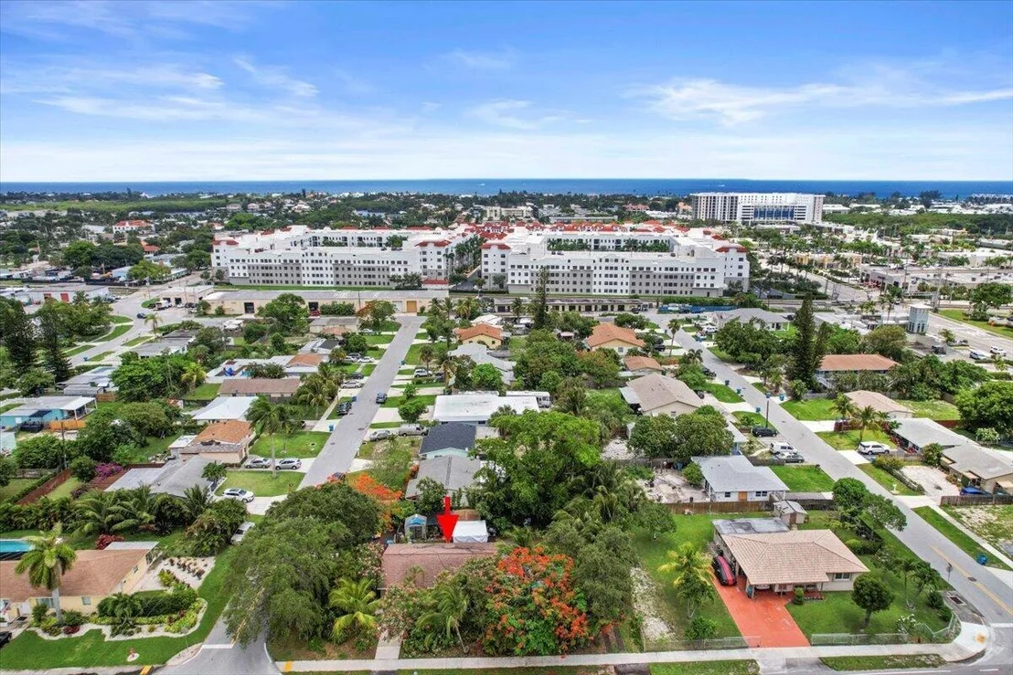 Photo of 1402 S Seacrest Boulevard