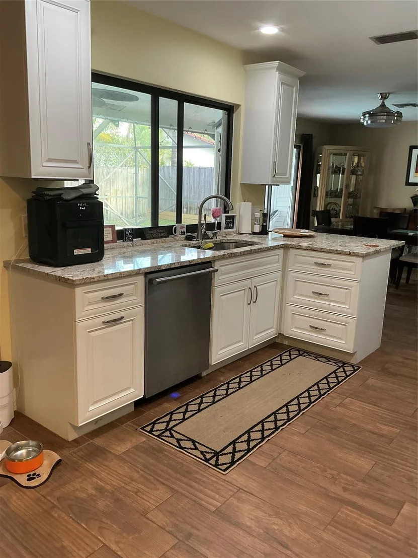Photo of 6175 Amberwoods Drive