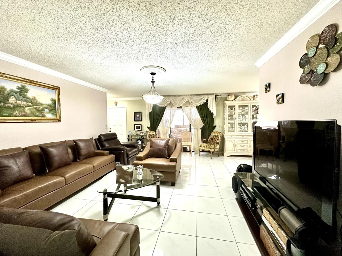 Photo of 5254 Mirror Lakes Boulevard