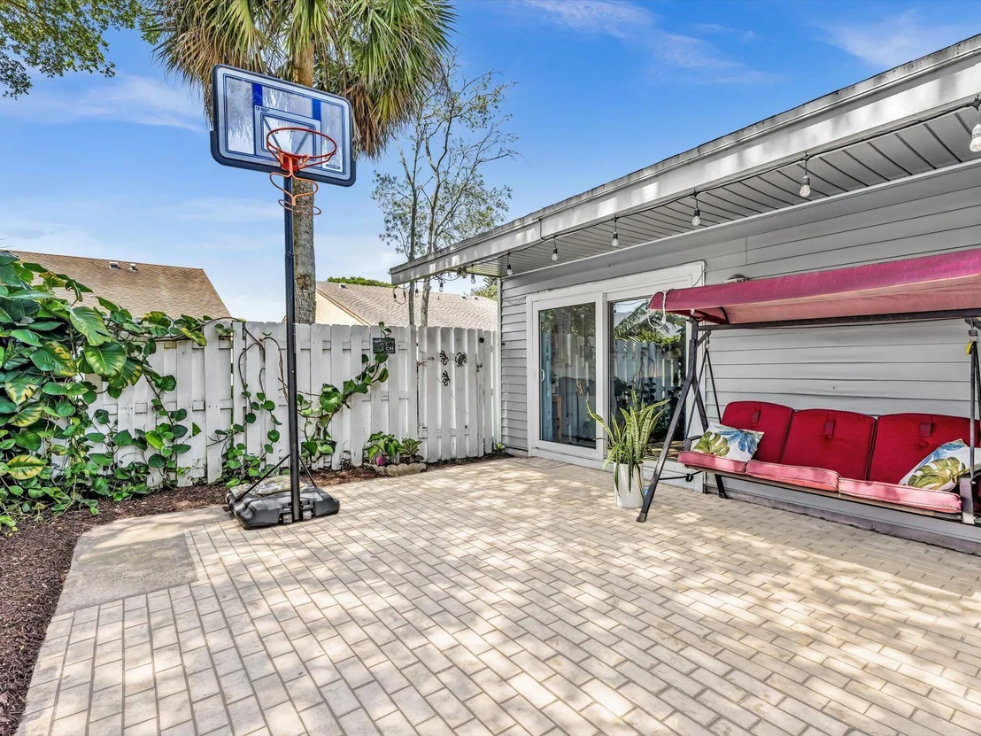 Photo of 8 Hawthorne Lane