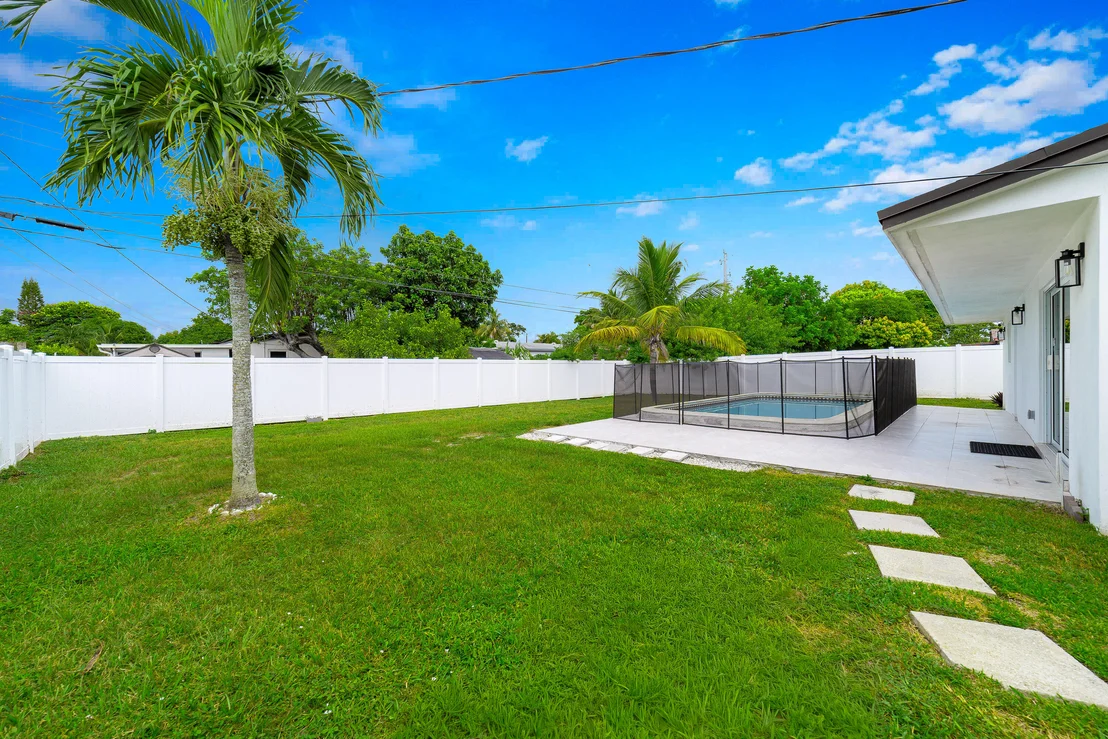 Photo of 6335 Southgate Boulevard