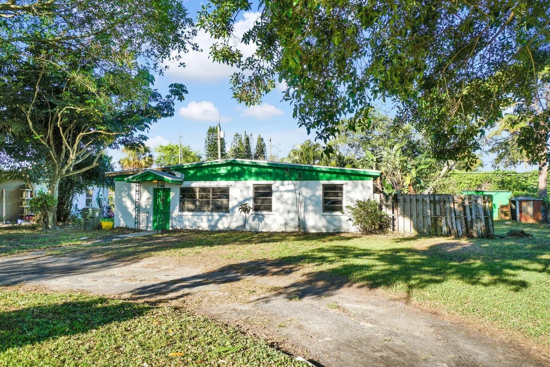 Photo of 405 Fleming Avenue