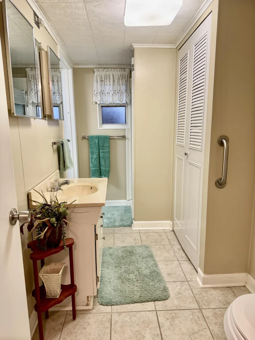 Photo of 1183 Canal Way