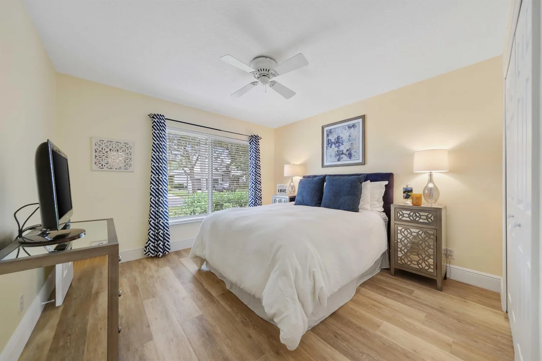 Photo of 560 Anchor Point