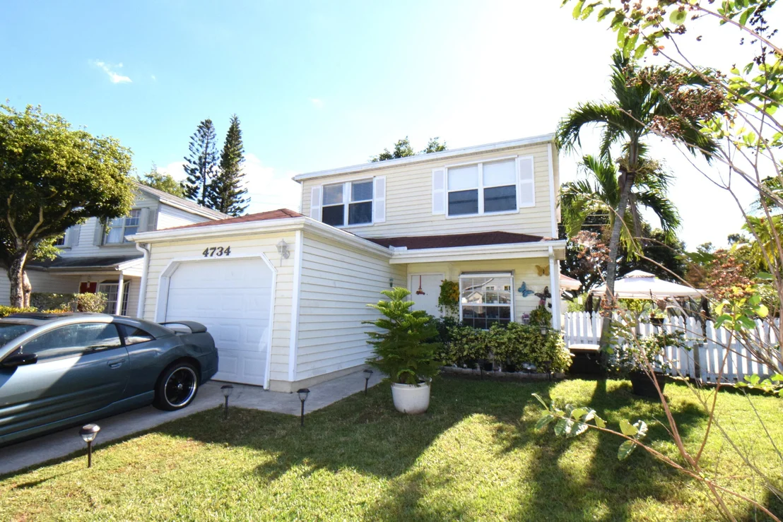 Photo of 4734 Lakeside Circle
